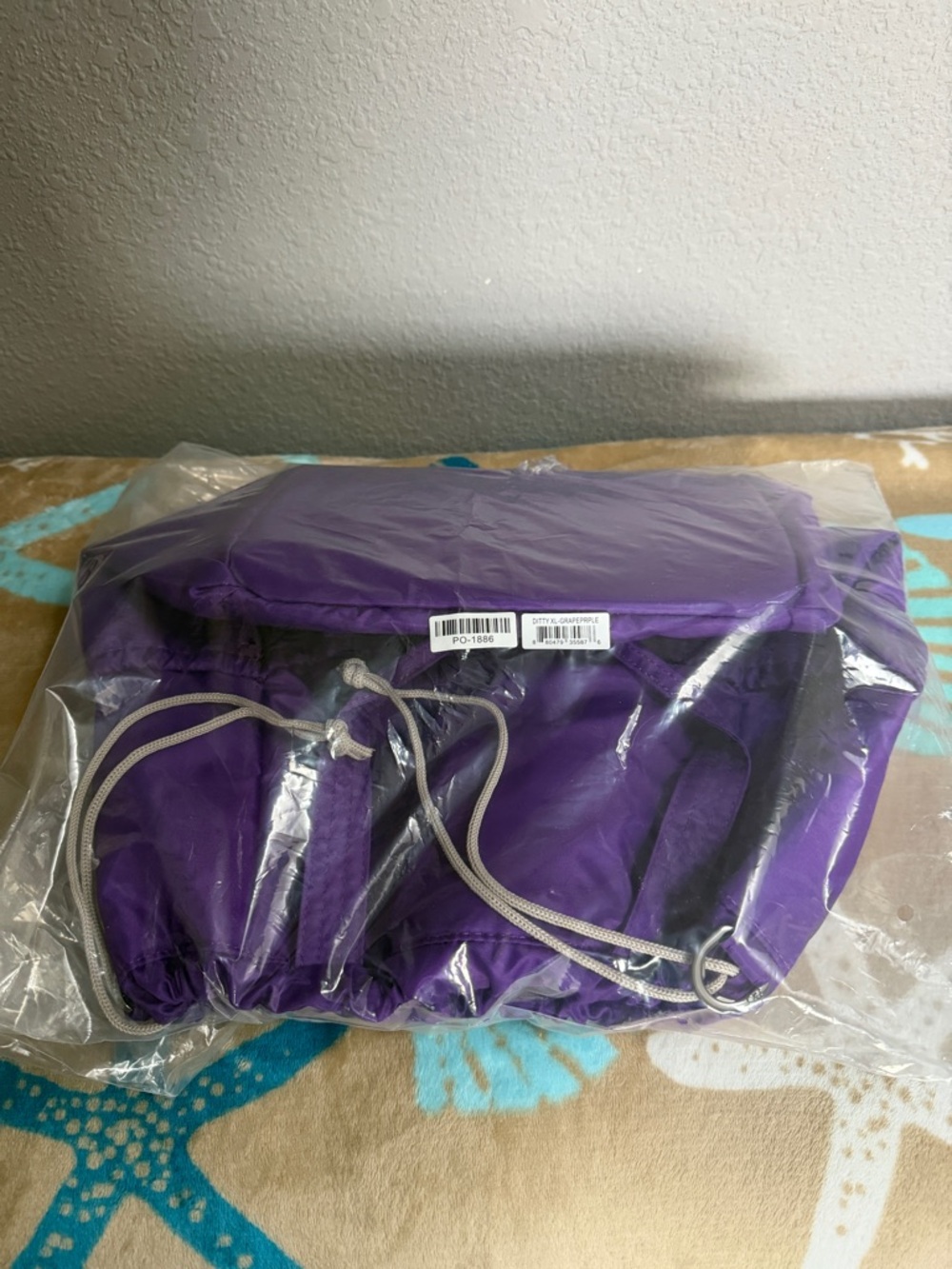 Lug DITTY XL Tote Bag~Grape Purple~NEW in packaging~Lightweight Everyday Carry - Picture 9 of 11